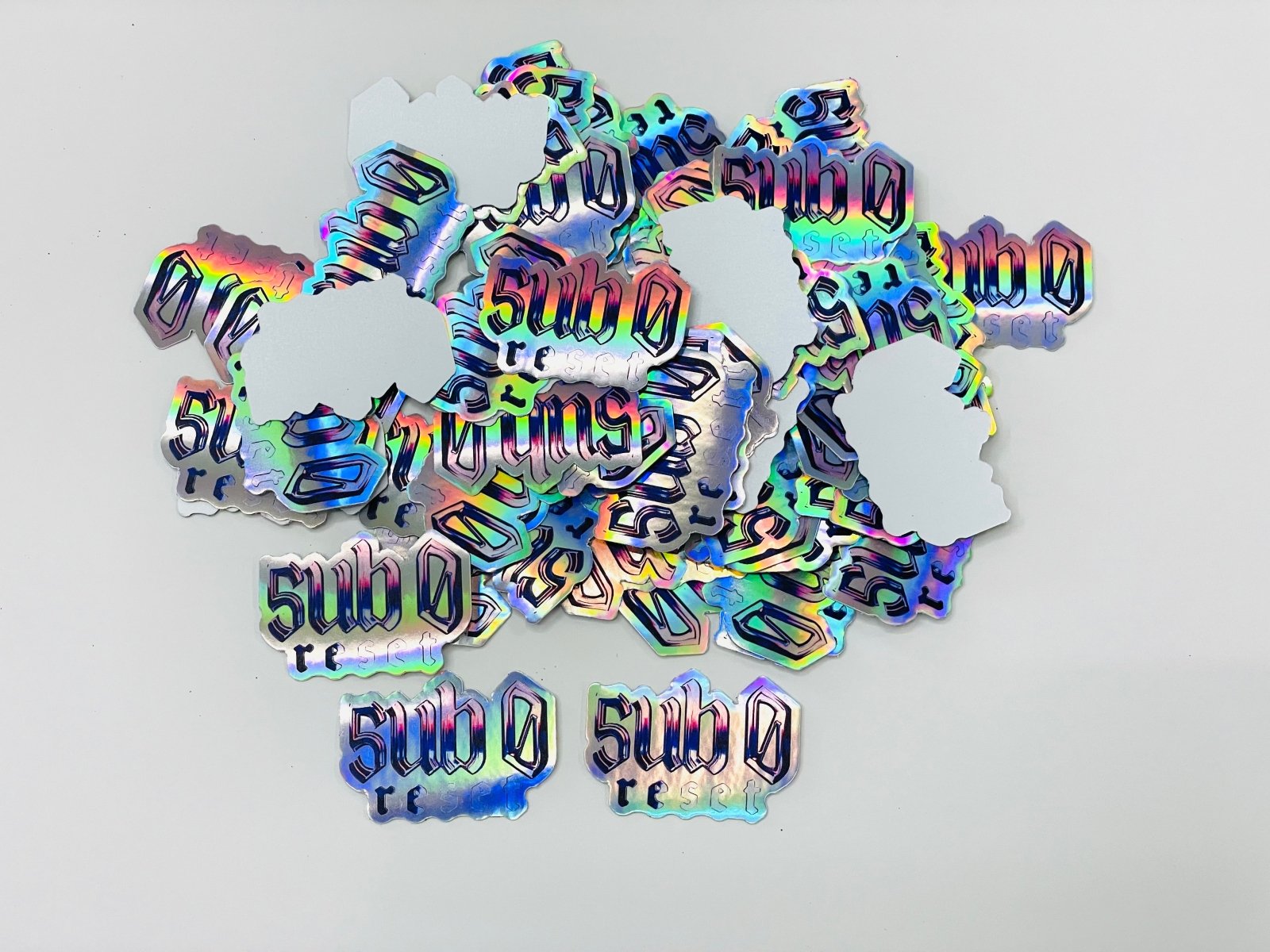 สติ๊กเกอร์โฮโลแกรม Hologram Sticker กันปลอม สะท้อนแสงหลากสี เพิ่มมูลค่าแบรนด์ เหมาะสำหรับฉลากสินค้า และงานพรีเมียม