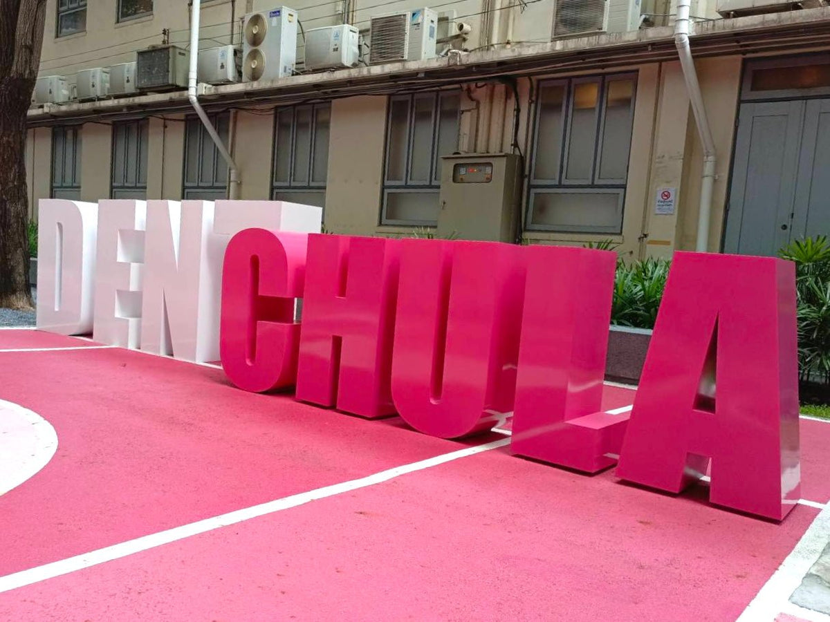 ป้ายโลโก้ตั้งพื้น และป้ายตั้งประกอบฉากถ่ายรูป ดีไซน์สวยสะดุดตา เหมาะสำหรับงานอีเวนต์ งานเปิดตัวสินค้า และการโปรโมทร้านค้า