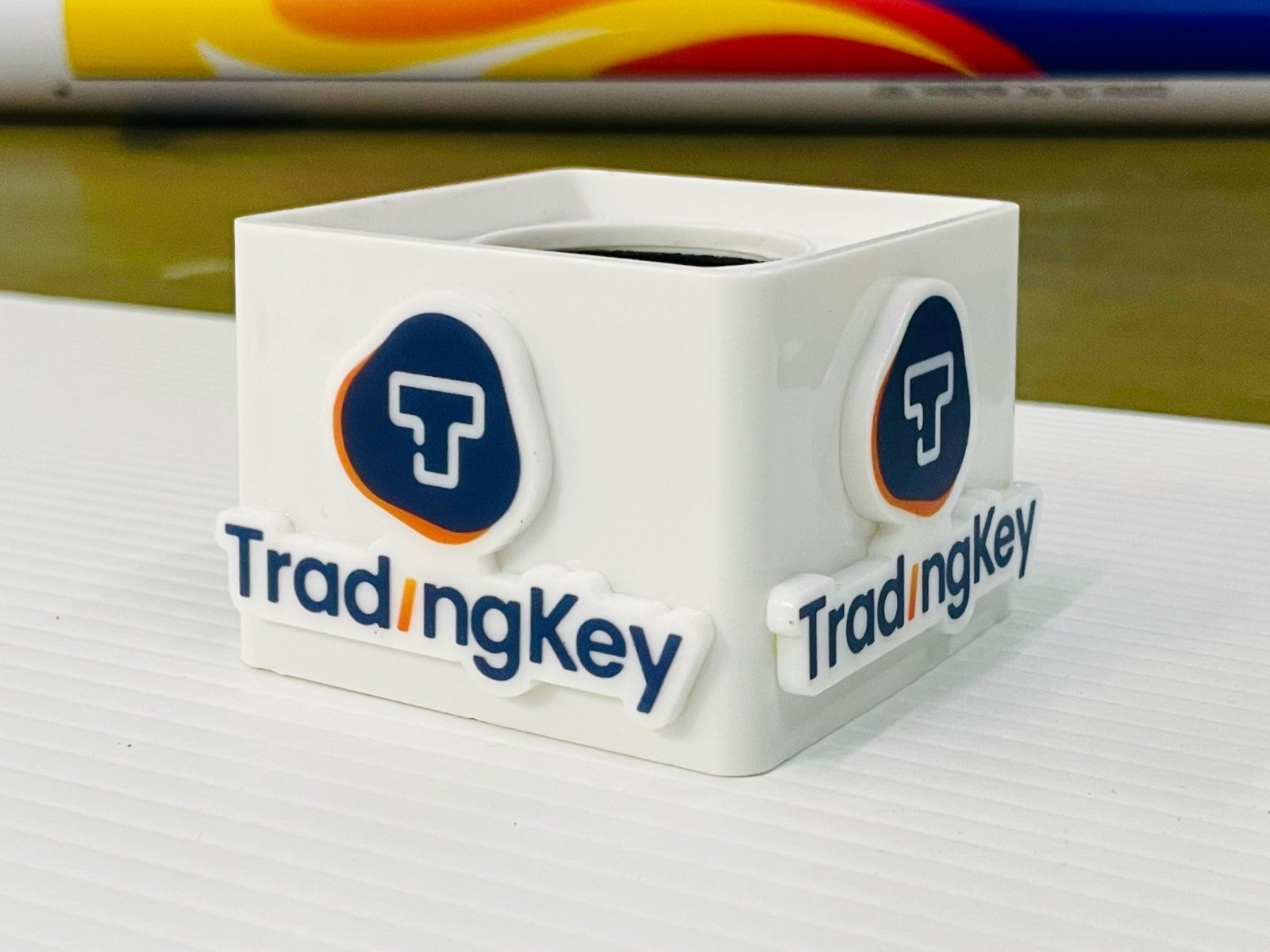 ป้ายไมค์ โลโก้ไมค์ และป้ายหัวไมค์ พิมพ์คมชัด ดีไซน์สวย เหมาะสำหรับงานอีเวนต์ สื่อประชาสัมพันธ์ รายการทีวี และงานโปรโมชัน