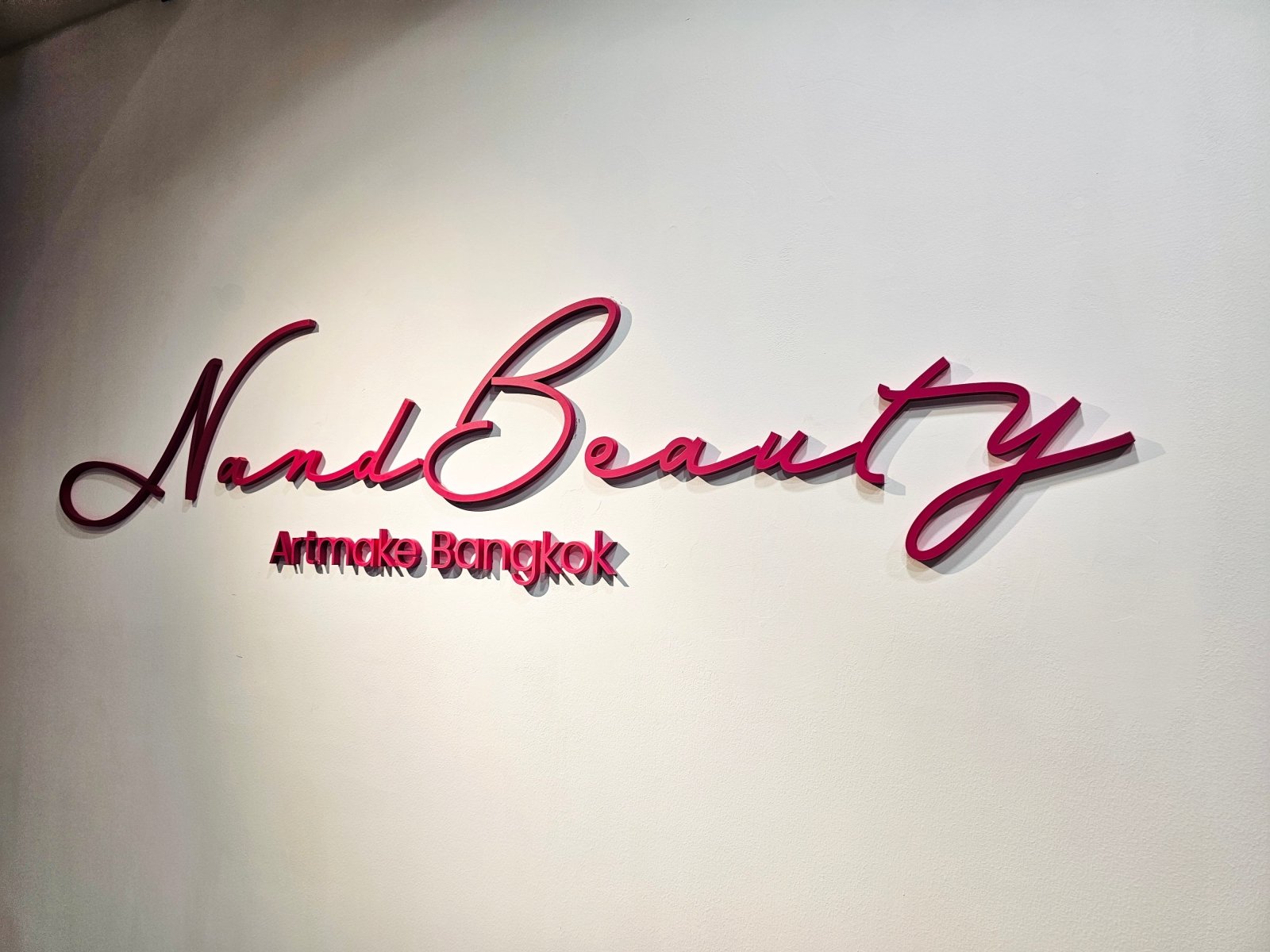 ป้ายอะคริลิค ชื่อบริษัท ติดผนัง พิมพ์ยูวีคมชัด ดีไซน์เรียบหรู เหมาะสำหรับออฟฟิศและองค์กร