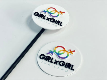 ป้ายไมค์ โลโก้ไมค์ และป้ายหัวไมค์ พิมพ์คมชัด ดีไซน์สวย เหมาะสำหรับงานอีเวนต์ สื่อประชาสัมพันธ์ รายการทีวี และงานโปรโมชัน