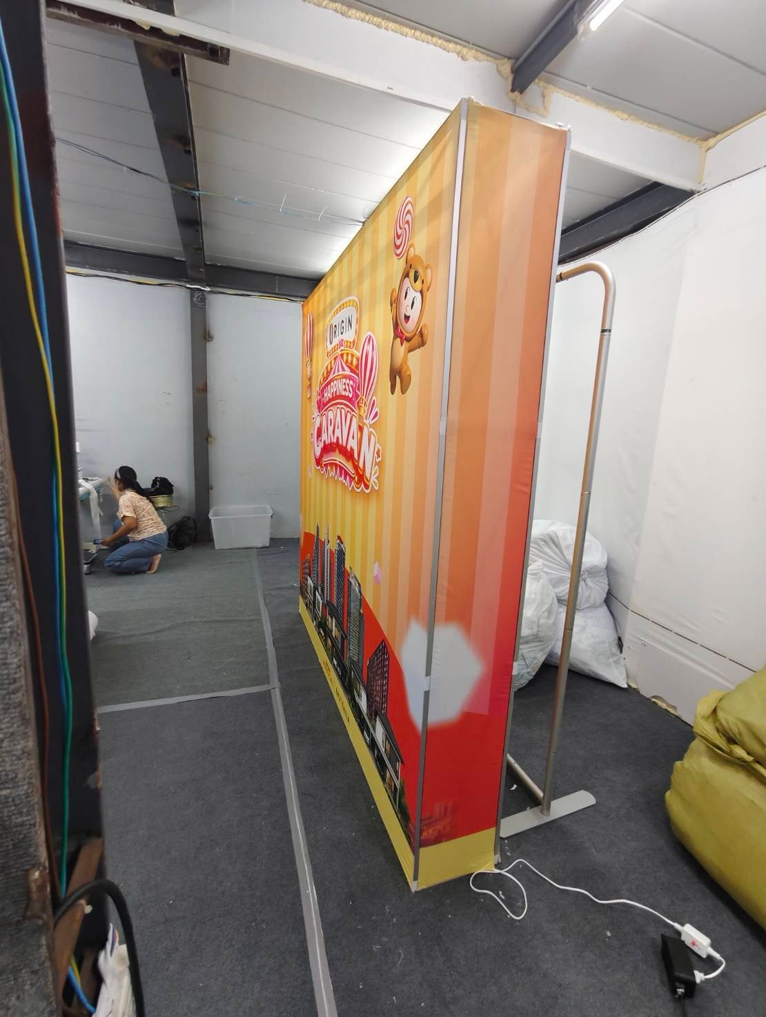 Fabric backdrop, LED lights, kangaroo frame