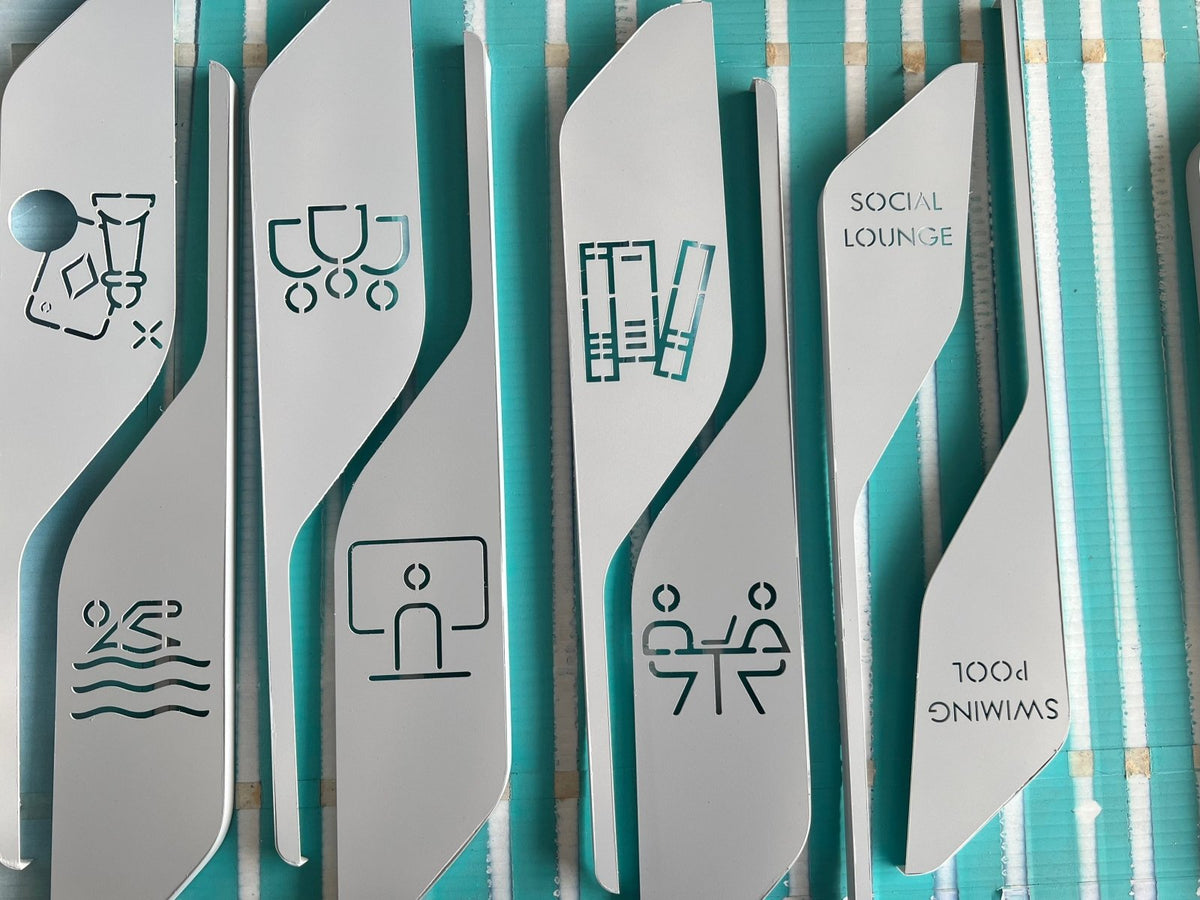 ป้ายโลหะฉลุเลเซอร์ และป้ายเหล็กฉลุเลเซอร์ ตัดคมชัด ดีไซน์สวยงาม ทนทาน เหมาะสำหรับป้ายบริษัท ร้านค้า และงานตกแต่ง