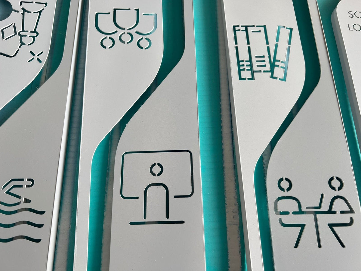 ป้ายโลหะฉลุเลเซอร์ และป้ายเหล็กฉลุเลเซอร์ ตัดคมชัด ดีไซน์สวยงาม ทนทาน เหมาะสำหรับป้ายบริษัท ร้านค้า และงานตกแต่ง