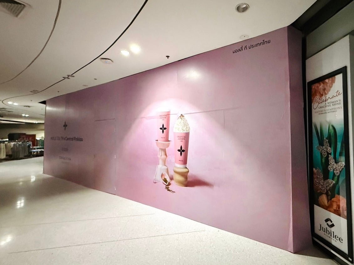 สติ๊กเกอร์และป้ายปิดปรับปรุงร้าน Coming Soon พิมพ์คมชัด สีสด เหมาะสำหรับติดหน้าร้าน โครงการใหม่ และงานรีโนเวท