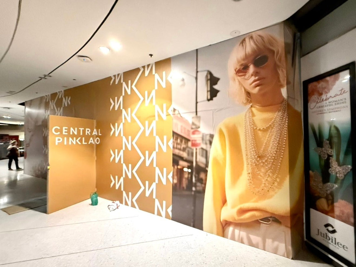 สติ๊กเกอร์และป้ายปิดปรับปรุงร้าน Coming Soon พิมพ์คมชัด สีสด เหมาะสำหรับติดหน้าร้าน โครงการใหม่ และงานรีโนเวท