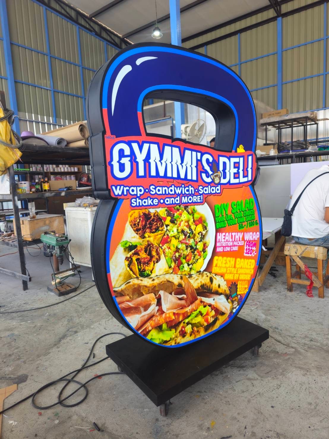 ป้ายกล่องไฟ ตู้ไฟ Light Box พิมพ์คมชัด สว่างเด่นชัดเจน เหมาะสำหรับป้ายโฆษณา หน้าร้าน และงานโปรโมชัน