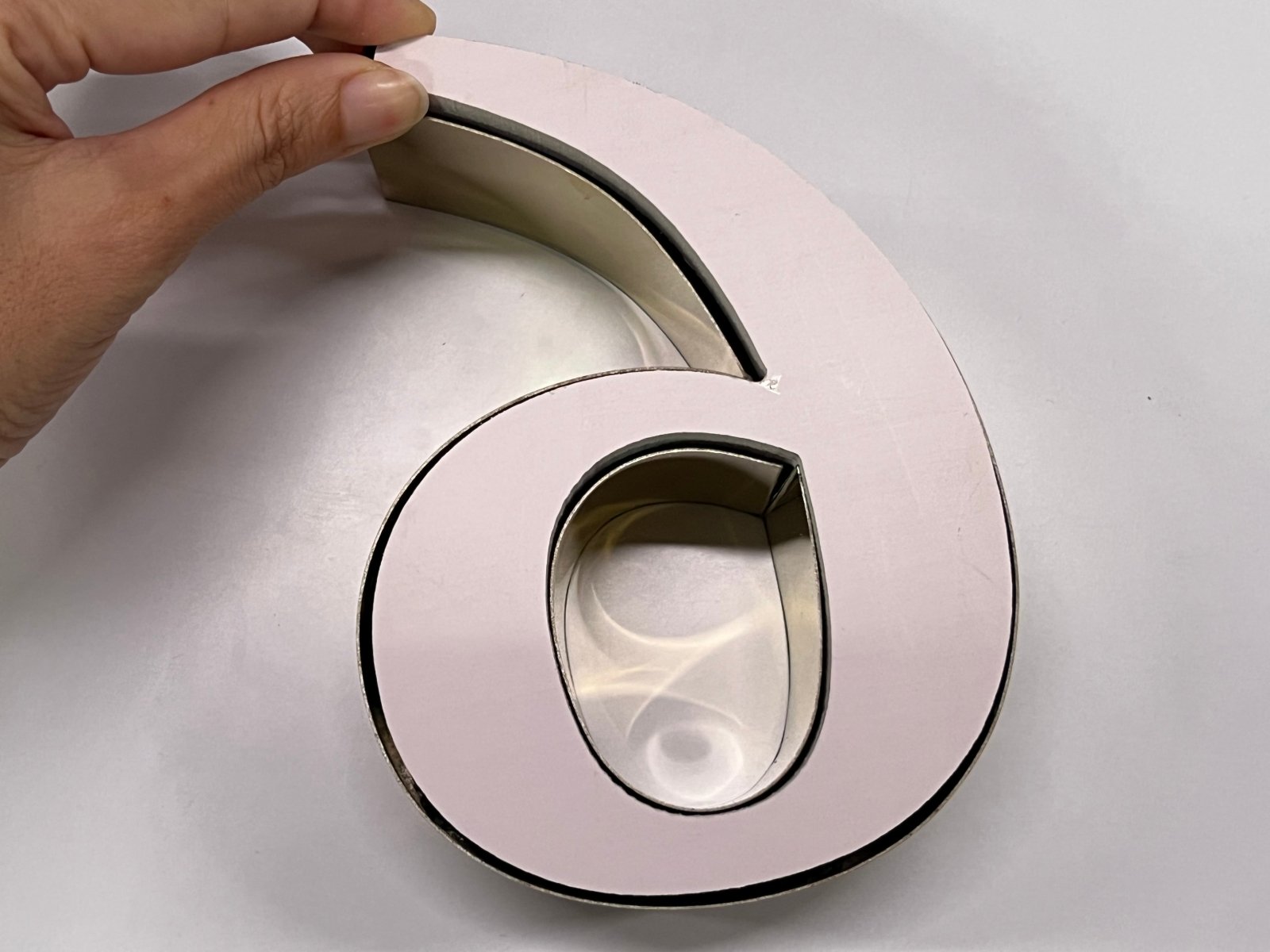 ป้ายตัวอักษรสแตนเลส Stainless Steel Letter Signage หรูหรา แข็งแรง ทนทาน เหมาะสำหรับป้ายบริษัท อาคาร และงานตกแต่ง