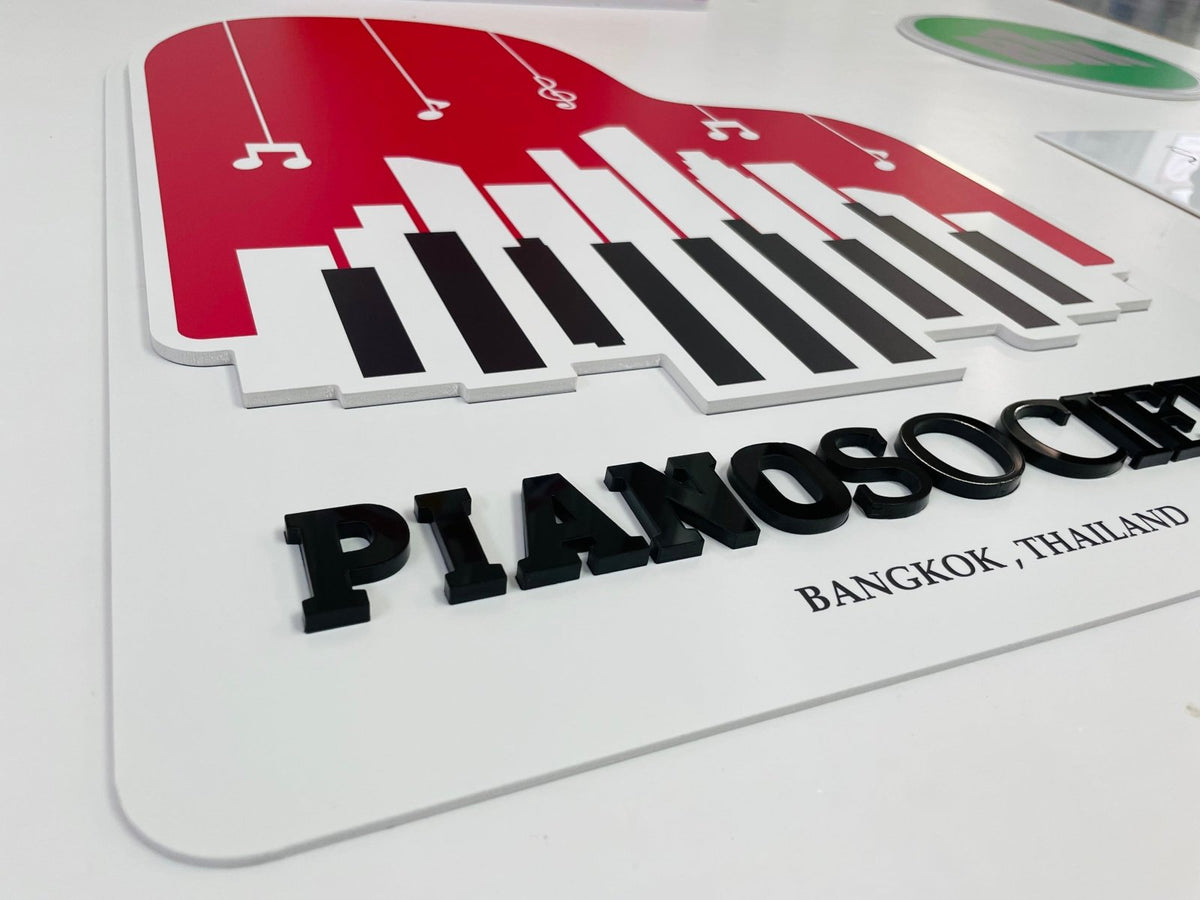 ป้ายอะคริลิคพิมพ์ยูวี แผ่นอะคริลิค และอะคริลิคติดสติ๊กเกอร์ พิมพ์คมชัด สีสวยทนทาน เหมาะสำหรับป้ายบริษัท ร้านค้า และงานตกแต่ง