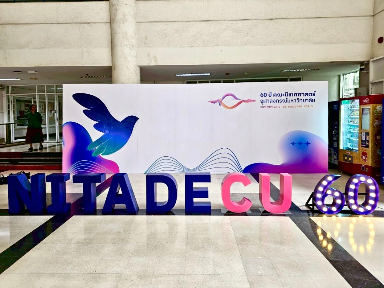 ป้ายโลโก้ตั้งพื้น และป้ายตั้งประกอบฉากถ่ายรูป ดีไซน์สวยสะดุดตา เหมาะสำหรับงานอีเวนต์ งานเปิดตัวสินค้า และการโปรโมทร้านค้า