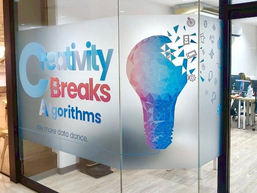 สติ๊กเกอร์ฝ้า พิมพ์อิงค์เจ็ท ติดกระจก ลวดลายสวยงาม กันแสง เหมาะสำหรับออฟฟิศและร้านค้า