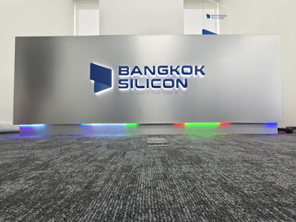 ป้ายบริษัทอักษรโลหะไฟออกหลังติดผนัง โลหะเงินโลโก้สีน้ำเงิน