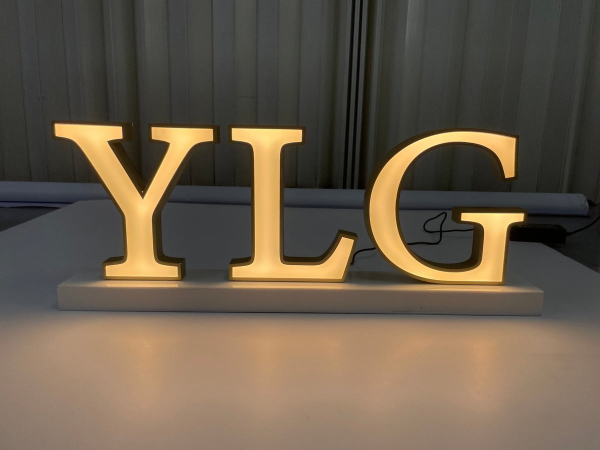 อักษรไฟออกหน้า สว่างชัดเจน ดีไซน์โดดเด่น เหมาะสำหรับป้ายร้านค้า บริษัท และอาคารพาณิชย์