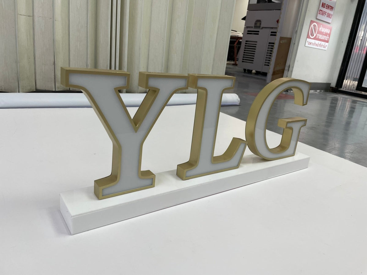 อักษรไฟออกหน้า สว่างชัดเจน ดีไซน์โดดเด่น เหมาะสำหรับป้ายร้านค้า บริษัท และอาคารพาณิชย์