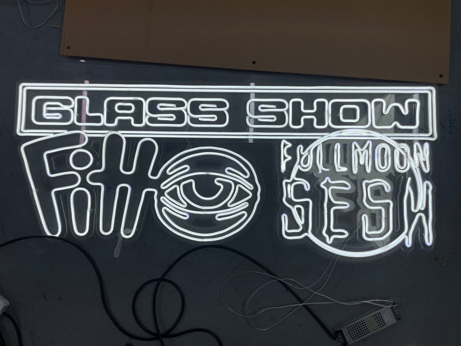 ป้ายไฟนีออน Neon Sign สีสันสดใส ดัดโค้งตามแบบ สวยงามสะดุดตา เหมาะสำหรับร้านอาหาร คาเฟ่ บาร์ และงานตกแต่ง