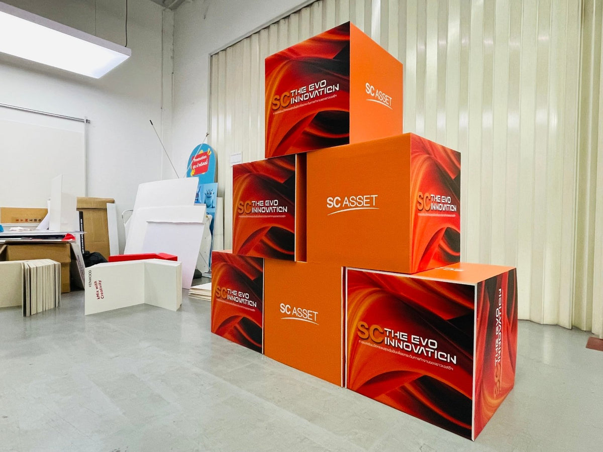 กล่องลูกเต๋า กล่องฟิวเจอร์บอร์ดทรงลูกเต๋า พิมพ์คมชัด เหมาะสำหรับงานอีเวนต์ และดิสเพลย์สินค้า