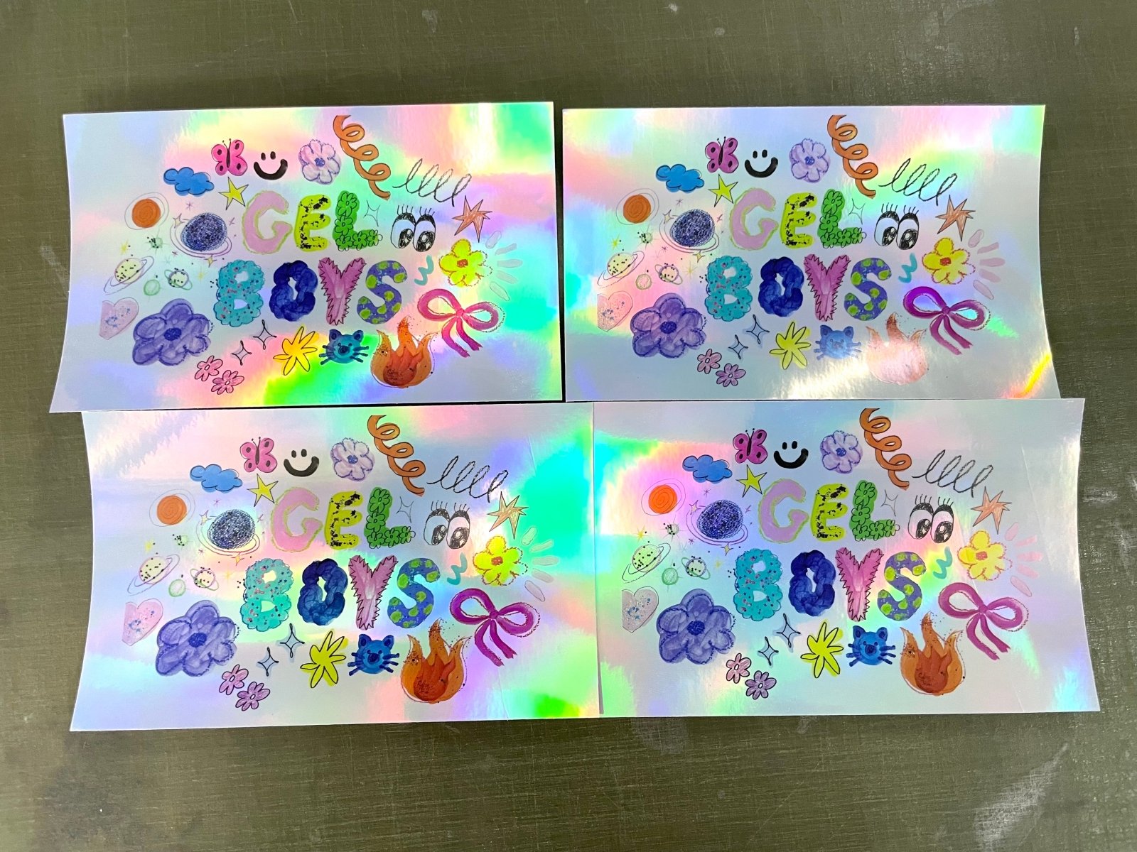 สติ๊กเกอร์โฮโลแกรม Hologram Sticker กันปลอม สะท้อนแสงหลากสี เพิ่มมูลค่าแบรนด์ เหมาะสำหรับฉลากสินค้า และงานพรีเมียม