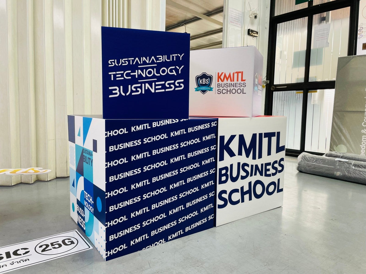 กล่องลูกเต๋า กล่องฟิวเจอร์บอร์ดทรงลูกเต๋า พิมพ์คมชัด เหมาะสำหรับงานอีเวนต์ และดิสเพลย์สินค้า