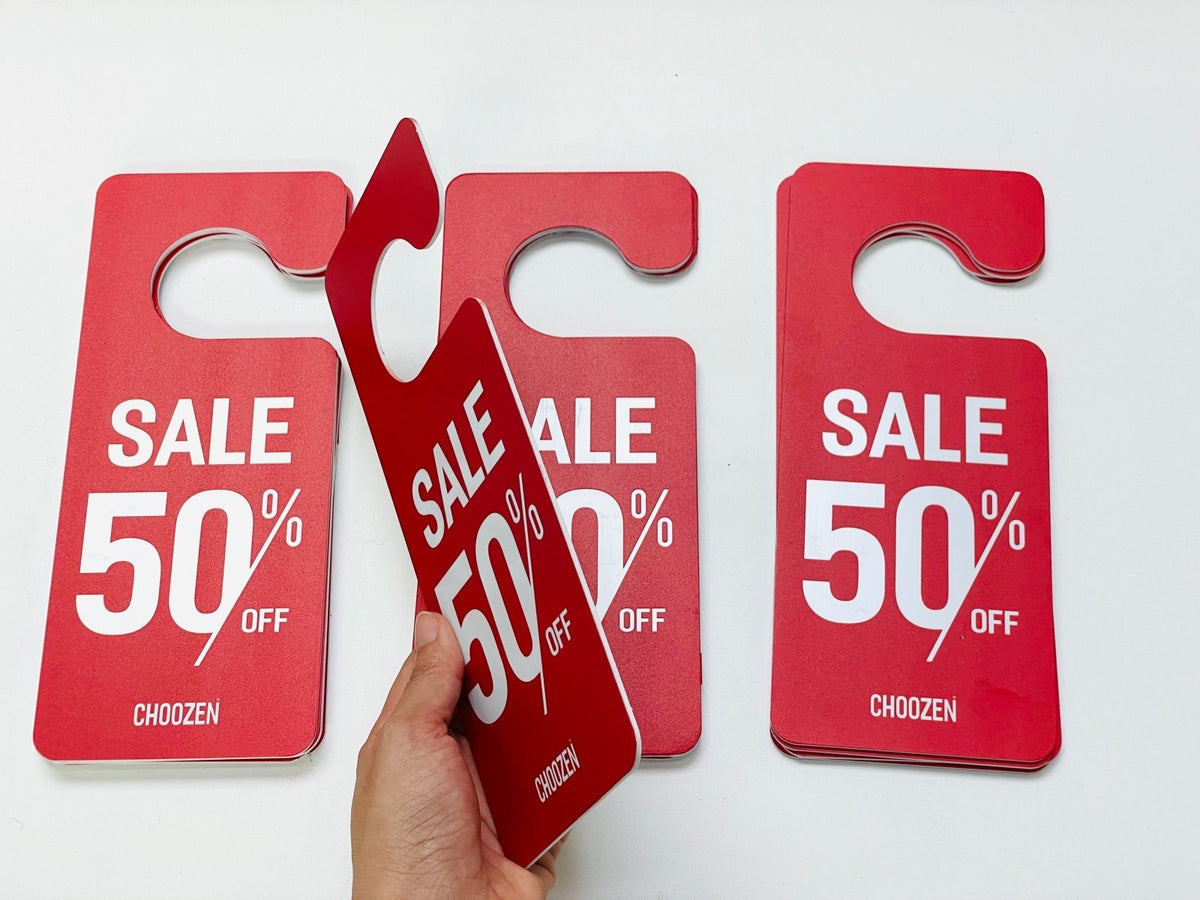 ป้ายแขวน ป้ายคล้องโซ่ และป้ายห้อย พิมพ์คมชัด แข็งแรง ใช้งานสะดวก เหมาะสำหรับป้ายร้านค้า ป้ายประชาสัมพันธ์ และงานอีเวนต์