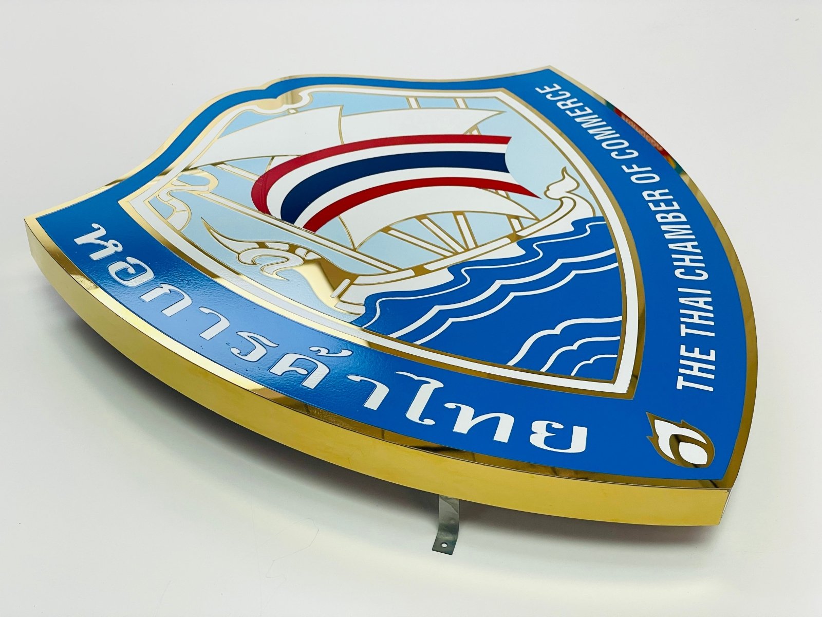 ป้ายสแตนเลสกัดกรด Etched Stainless Signage ตัวอักษรคมชัด หรูหรา ทนทาน เหมาะสำหรับป้ายบริษัท องค์กร และอาคาร