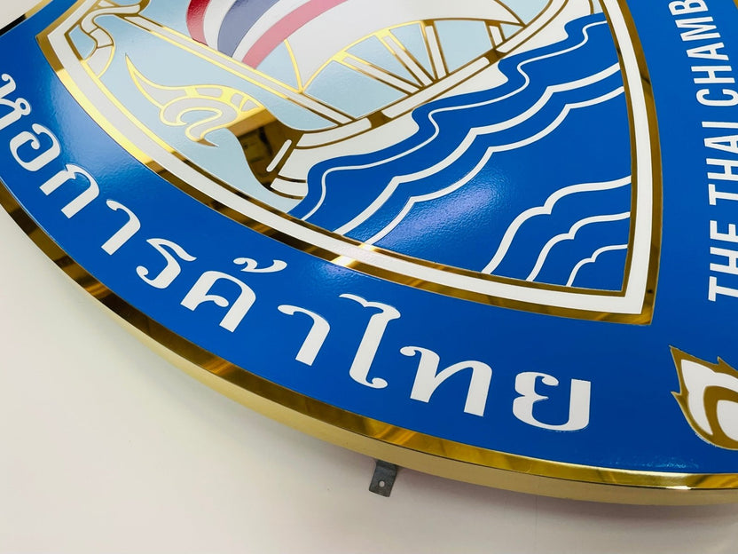 ป้ายสแตนเลสกัดกรด Etched Stainless Signage ตัวอักษรคมชัด หรูหรา ทนทาน เหมาะสำหรับป้ายบริษัท องค์กร และอาคาร