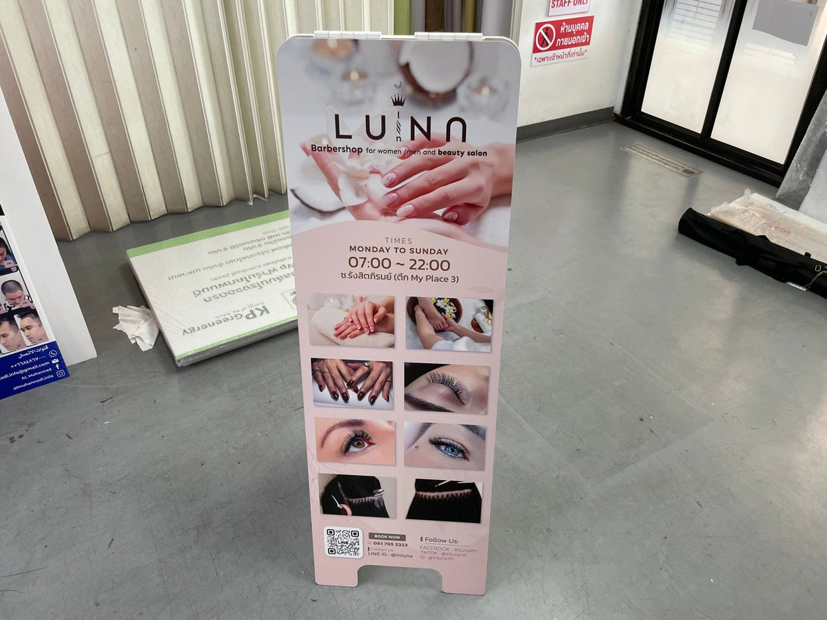 ป้ายตั้งคาเฟ่ และป้ายตั้งหน้าร้าน ดีไซน์สวยสะดุดตา พิมพ์คมชัด เหมาะสำหรับโปรโมชัน เมนู และดึงดูดลูกค้าหน้าร้าน