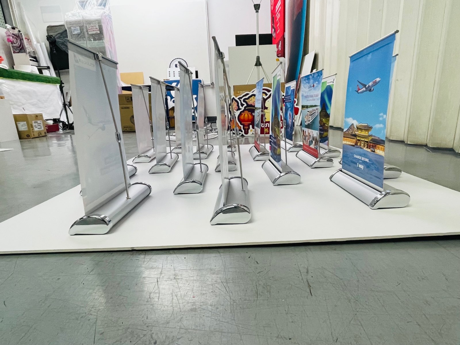 Mini Roll Up โรลอัพขนาดเล็ก น้ำหนักเบา ติดตั้งง่าย เหมาะสำหรับโปรโมชัน ร้านค้า และบูธแสดงสินค้า