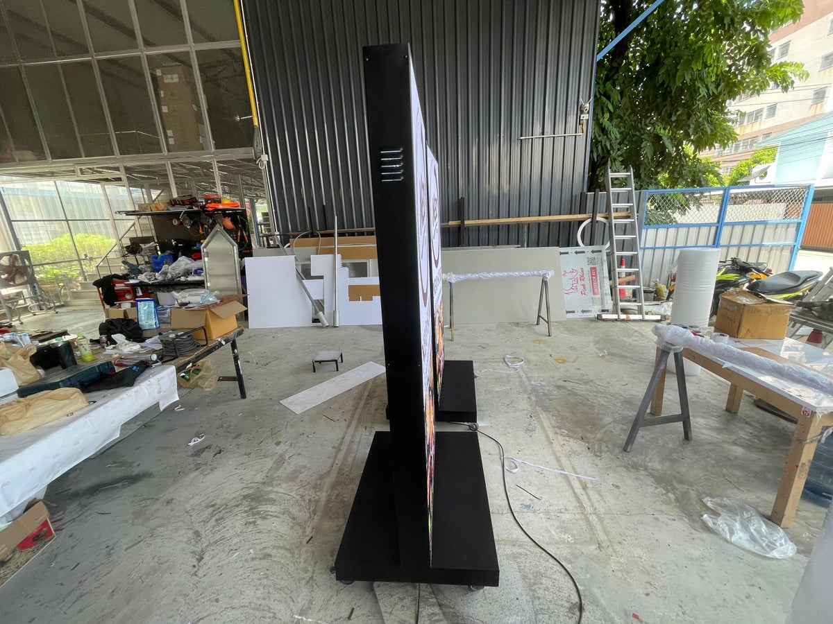 ป้ายไฟล้อเลื่อน และป้ายไฟมีล้อ เคลื่อนย้ายสะดวก สว่างคมชัด เหมาะสำหรับหน้าร้าน งานอีเวนต์ และป้ายโฆษณาโปรโมชัน