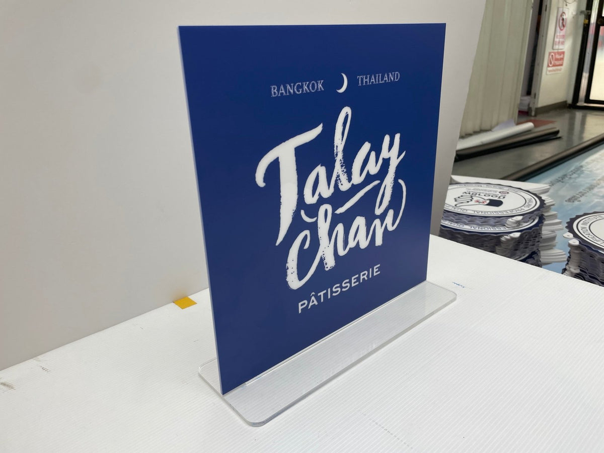 ป้ายอะคริลิคตั้งโต๊ะ และกรอบรูปอะคริลิคใส พิมพ์คมชัด ดีไซน์หรูหรา เหมาะสำหรับป้ายราคา เมนูร้านอาหาร และงานตกแต่ง