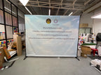 แบคดรอปไวนิล Vinyl Backdrop พิมพ์คมชัด สีสด ทนแดดฝน เหมาะสำหรับงานอีเวนต์ งานถ่ายภาพ และงานโปรโมชันต่าง ๆ