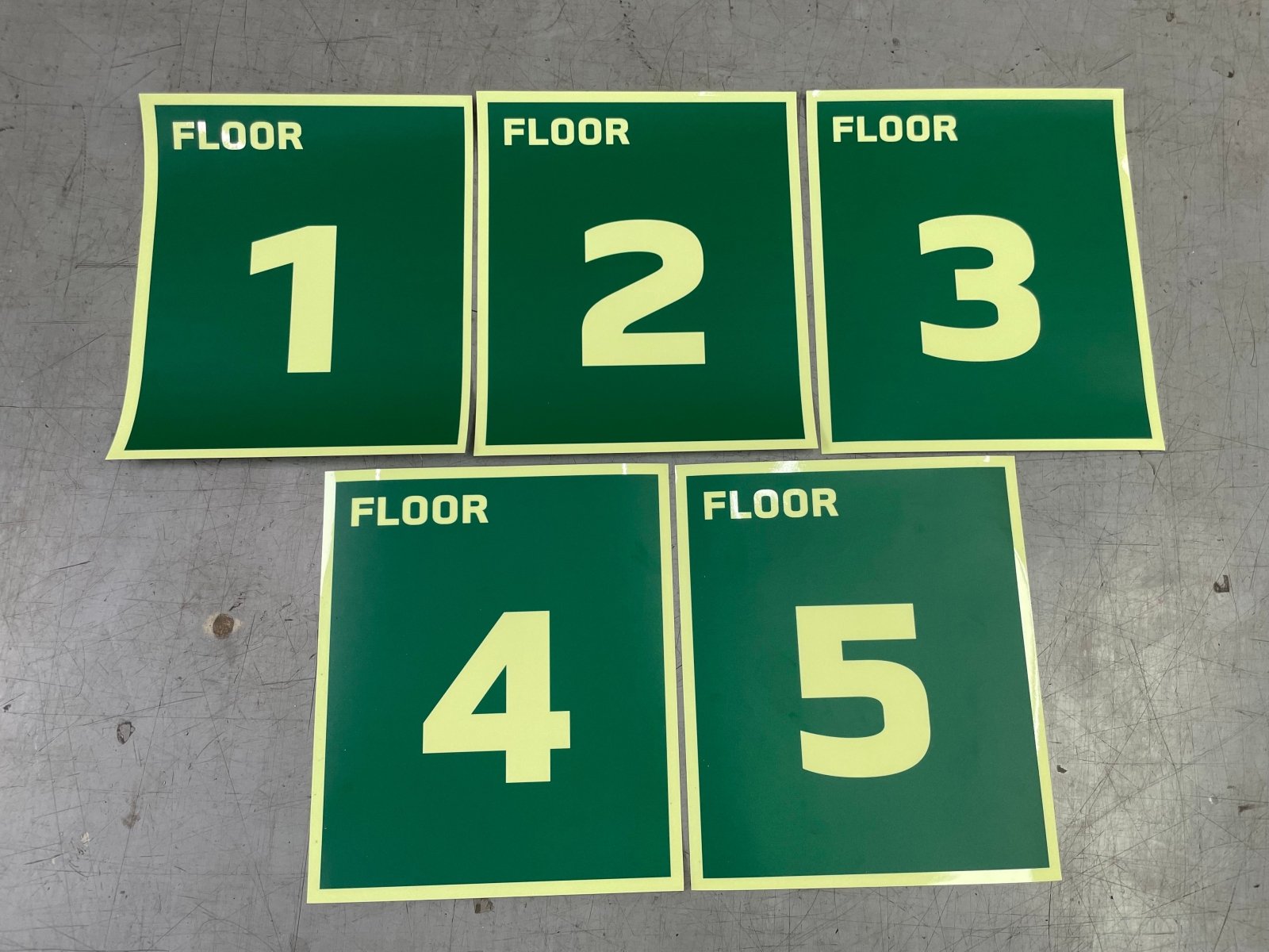 สติ๊กเกอร์เรืองแสง พรายน้ำ Glow in the Dark Sticker มองเห็นชัดในที่มืด เหมาะสำหรับงานตกแต่ง ป้ายความปลอดภัย และงานดีไซน์