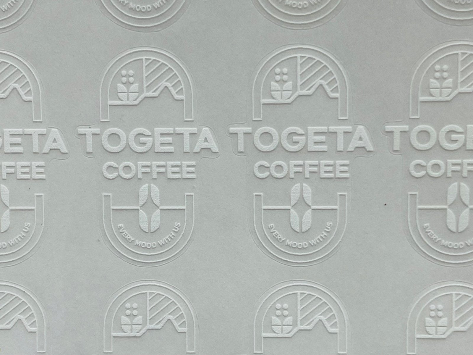 สติ๊กเกอร์ใส สติ๊กเกอร์ฉลากสินค้าใส พิมพ์คมชัด ติดแนบเนียน เหมาะสำหรับบรรจุภัณฑ์ สินค้า เครื่องสำอาง และงานโปรโมชัน