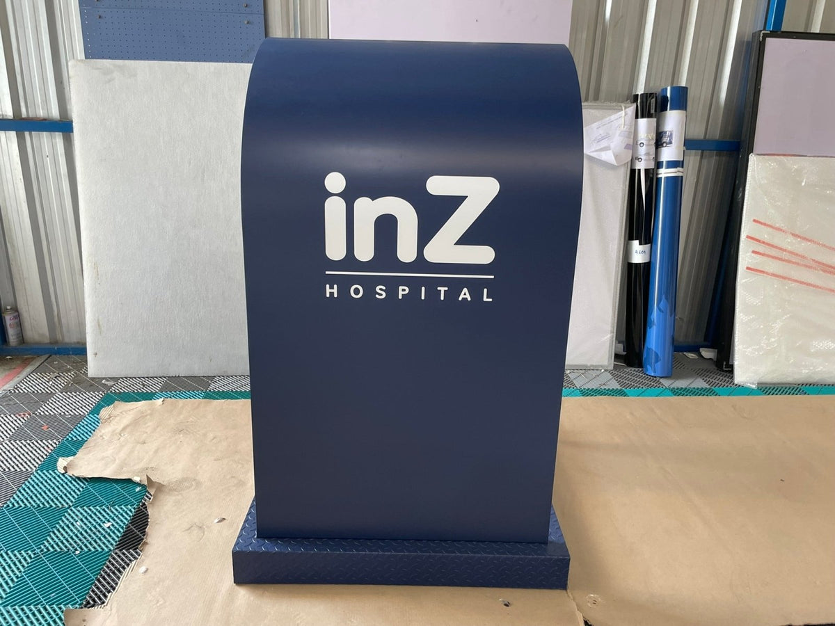 โพเดียม รปภ. และจุดพัก รปภ. แข็งแรง ทนทาน ดีไซน์ใช้งานสะดวก เหมาะสำหรับโครงการ อาคารสำนักงาน คอนโด และพื้นที่สาธารณะ