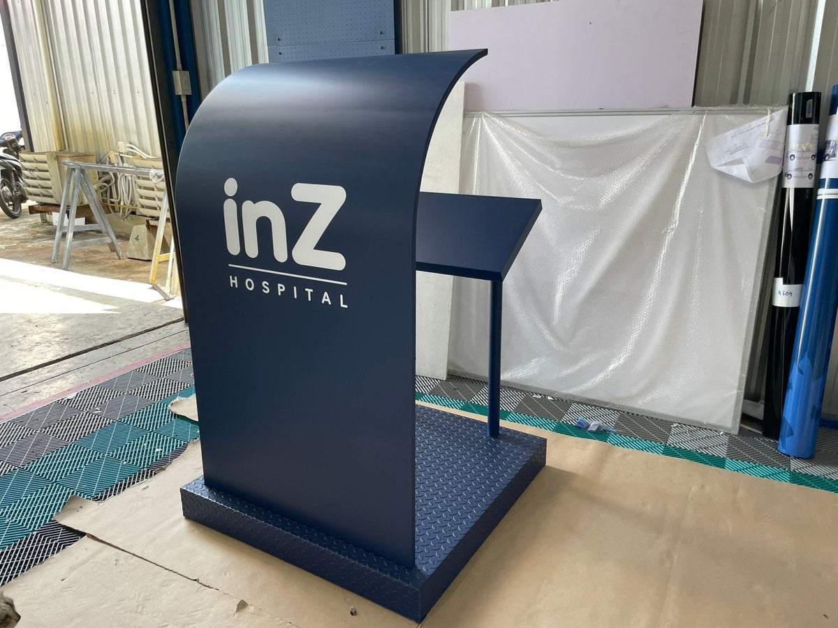 โพเดียม รปภ. และจุดพัก รปภ. แข็งแรง ทนทาน ดีไซน์ใช้งานสะดวก เหมาะสำหรับโครงการ อาคารสำนักงาน คอนโด และพื้นที่สาธารณะ