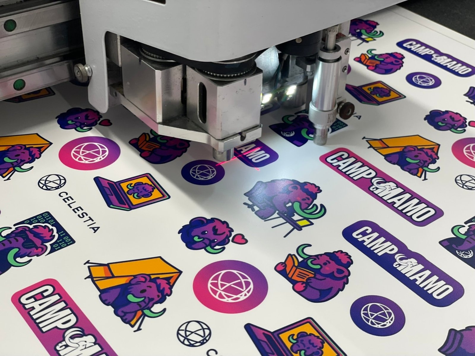 สติ๊กเกอร์ไดคัทลายการ์ตูน A5/A4 พิมพ์สีสด คมชัด เหมาะสำหรับของสะสม งานตกแต่ง และโปรโมชัน