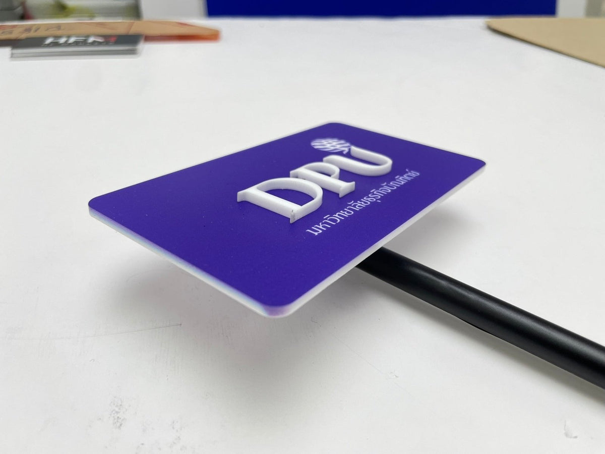 ป้ายไมค์ โลโก้ไมค์ และป้ายหัวไมค์ พิมพ์คมชัด ดีไซน์สวย เหมาะสำหรับงานอีเวนต์ สื่อประชาสัมพันธ์ รายการทีวี และงานโปรโมชัน