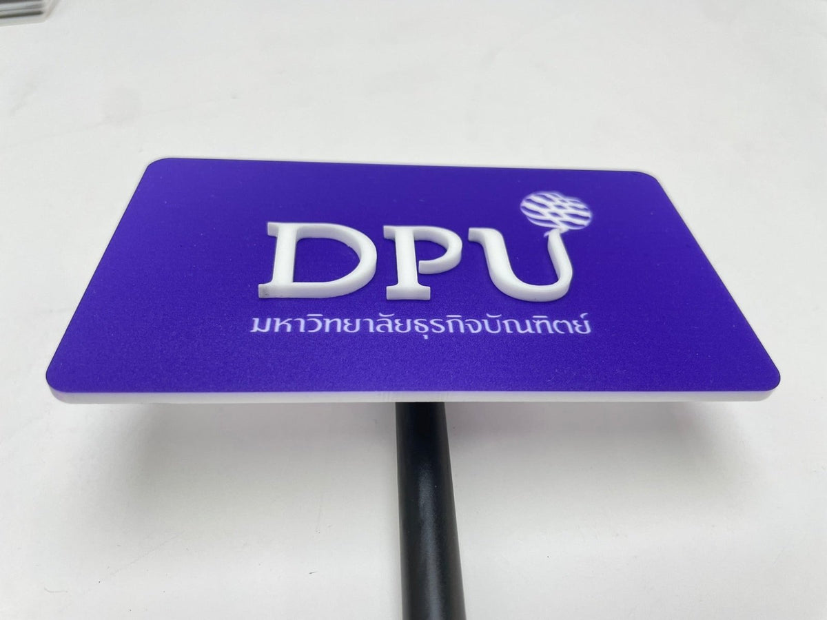 ป้ายไมค์ โลโก้ไมค์ และป้ายหัวไมค์ พิมพ์คมชัด ดีไซน์สวย เหมาะสำหรับงานอีเวนต์ สื่อประชาสัมพันธ์ รายการทีวี และงานโปรโมชัน