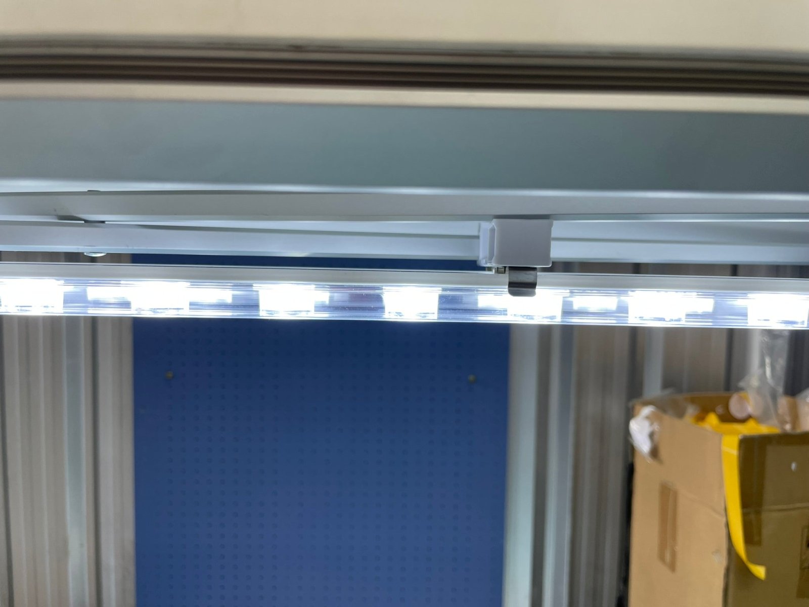 แบคดรอปผ้าไฟ LED โครงแกงการู น้ำหนักเบา ติดตั้งง่าย เหมาะสำหรับงานอีเวนต์และนิทรรศการ