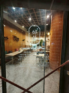 สติ๊กเกอร์ใสติดกระจก โปร่งใส พิมพ์คมชัด เหมาะสำหรับโชว์รูม ร้านค้า และงานตกแต่งอาคาร