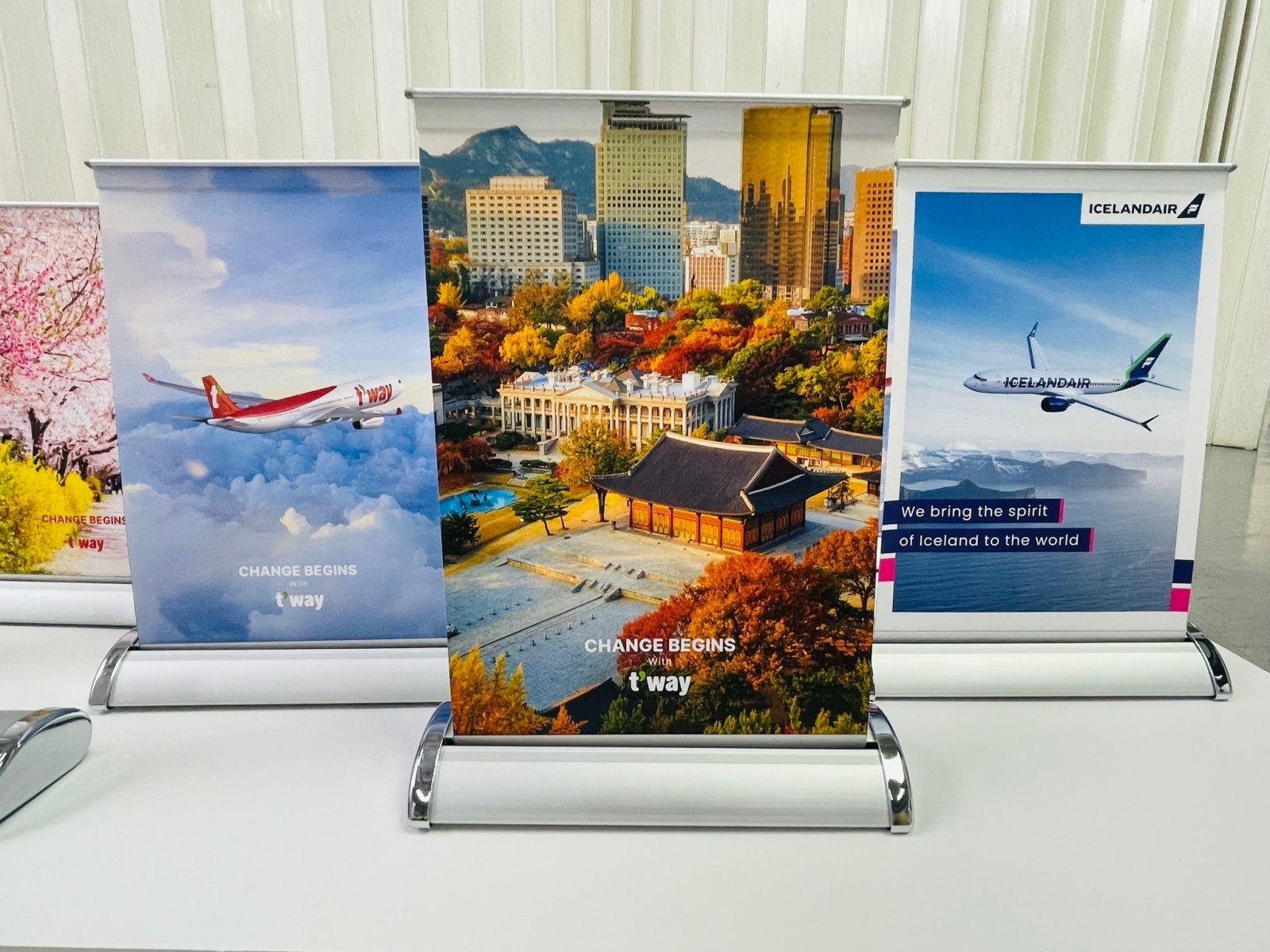 Mini Roll Up โรลอัพขนาดเล็ก น้ำหนักเบา ติดตั้งง่าย เหมาะสำหรับโปรโมชัน ร้านค้า และบูธแสดงสินค้า