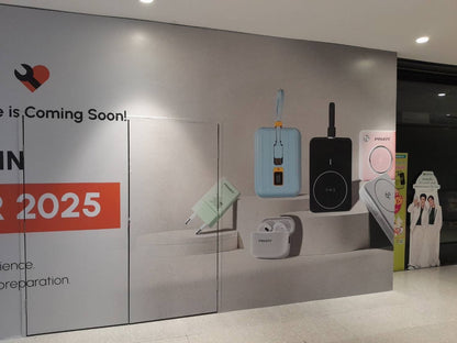 สติ๊กเกอร์และป้ายปิดปรับปรุงร้าน Coming Soon พิมพ์คมชัด สีสด เหมาะสำหรับติดหน้าร้าน โครงการใหม่ และงานรีโนเวท