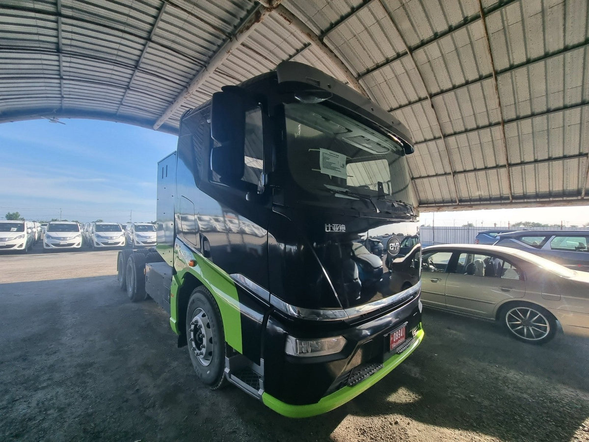 สติ๊กเกอร์รถหัวลาก พิมพ์คมชัด วัสดุทนทาน เหมาะสำหรับงานโฆษณา โปรโมชัน และตกแต่งรถบรรทุก