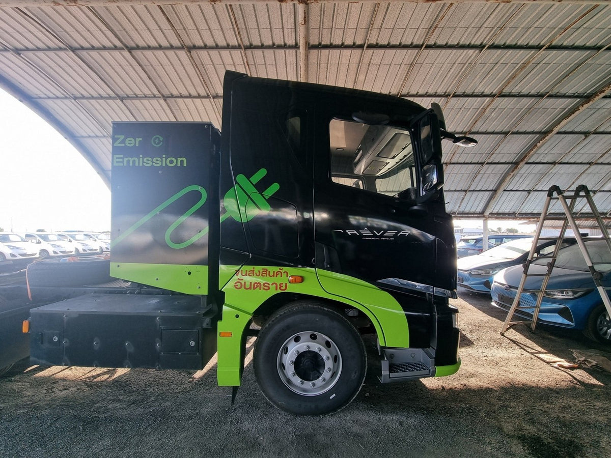 สติ๊กเกอร์รถหัวลาก พิมพ์คมชัด วัสดุทนทาน เหมาะสำหรับงานโฆษณา โปรโมชัน และตกแต่งรถบรรทุก