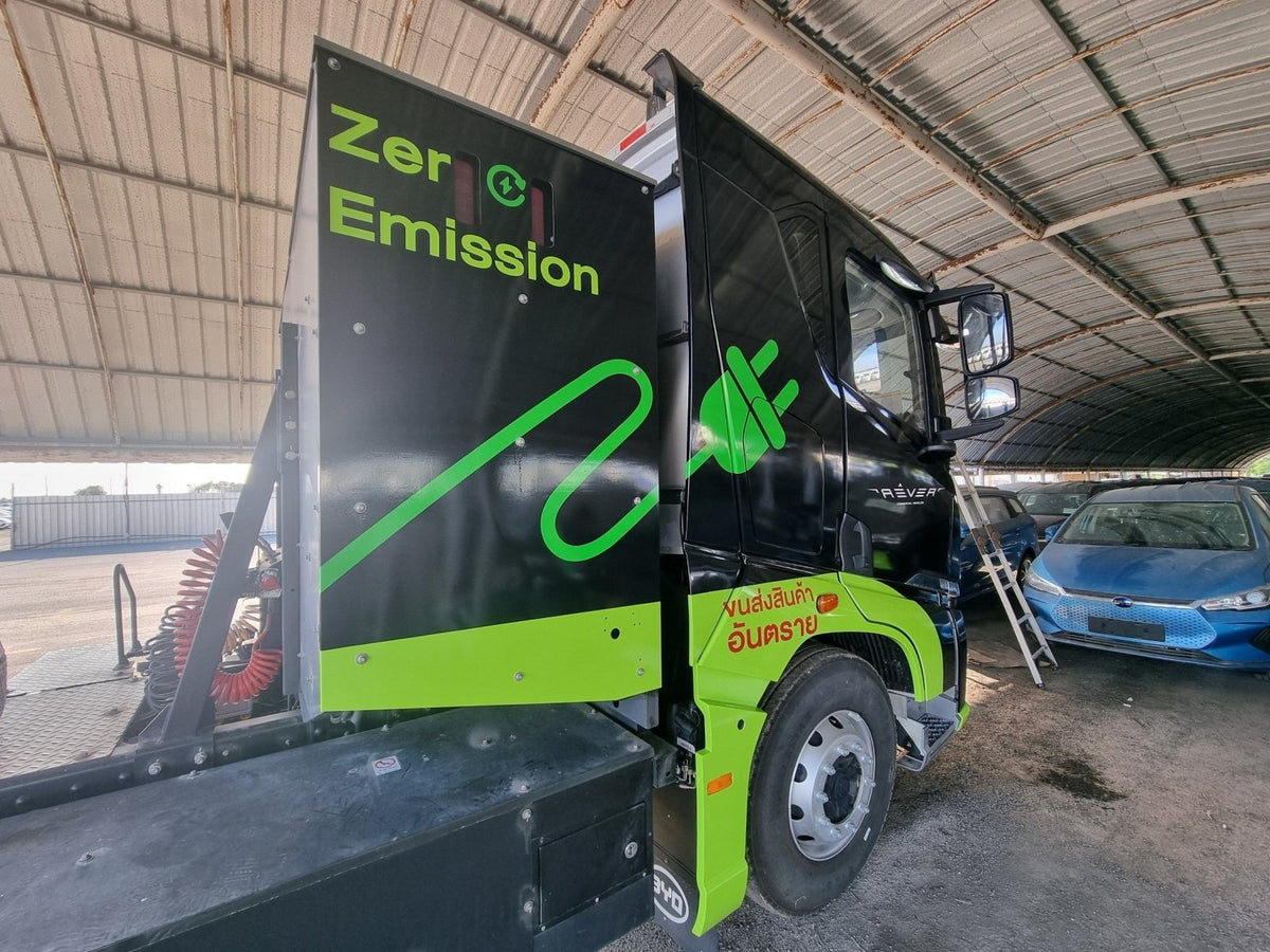 สติ๊กเกอร์รถหัวลาก พิมพ์คมชัด วัสดุทนทาน เหมาะสำหรับงานโฆษณา โปรโมชัน และตกแต่งรถบรรทุก