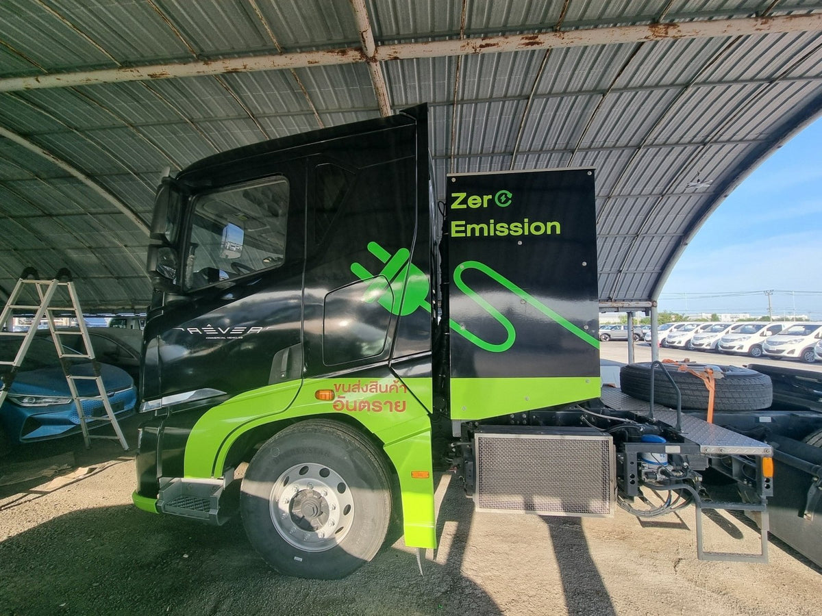 สติ๊กเกอร์รถหัวลาก พิมพ์คมชัด วัสดุทนทาน เหมาะสำหรับงานโฆษณา โปรโมชัน และตกแต่งรถบรรทุก