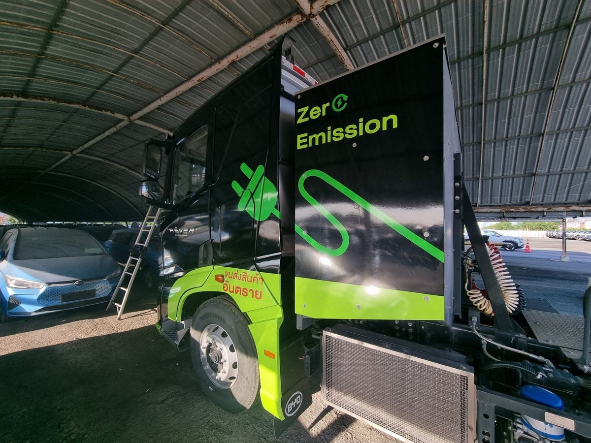 สติ๊กเกอร์รถหัวลาก พิมพ์คมชัด วัสดุทนทาน เหมาะสำหรับงานโฆษณา โปรโมชัน และตกแต่งรถบรรทุก