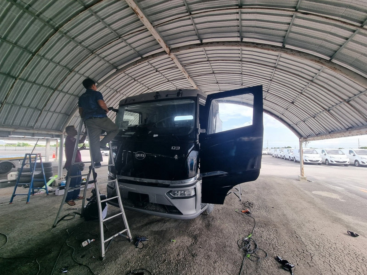 สติ๊กเกอร์รถหัวลาก พิมพ์คมชัด วัสดุทนทาน เหมาะสำหรับงานโฆษณา โปรโมชัน และตกแต่งรถบรรทุก