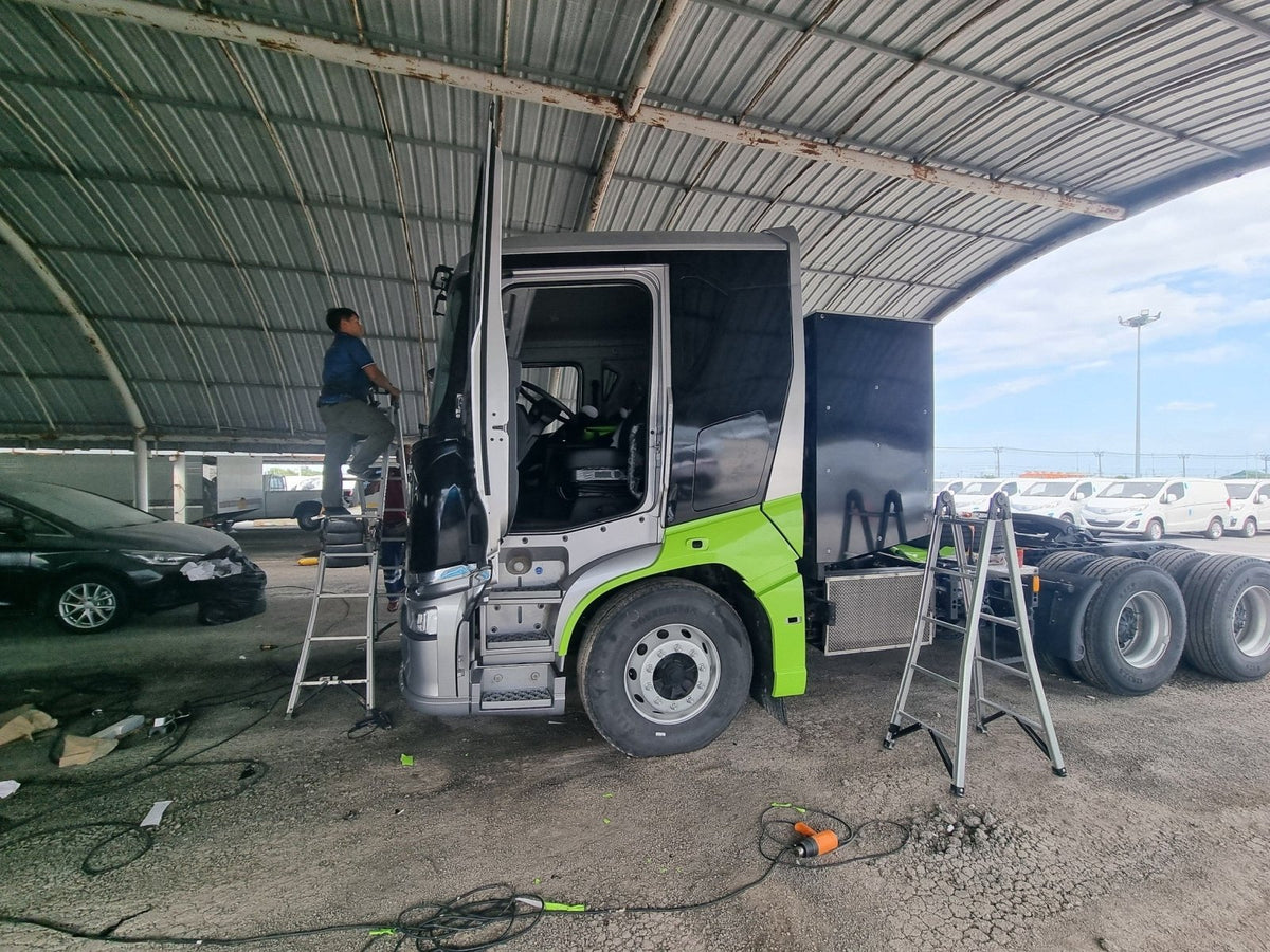 สติ๊กเกอร์รถหัวลาก พิมพ์คมชัด วัสดุทนทาน เหมาะสำหรับงานโฆษณา โปรโมชัน และตกแต่งรถบรรทุก