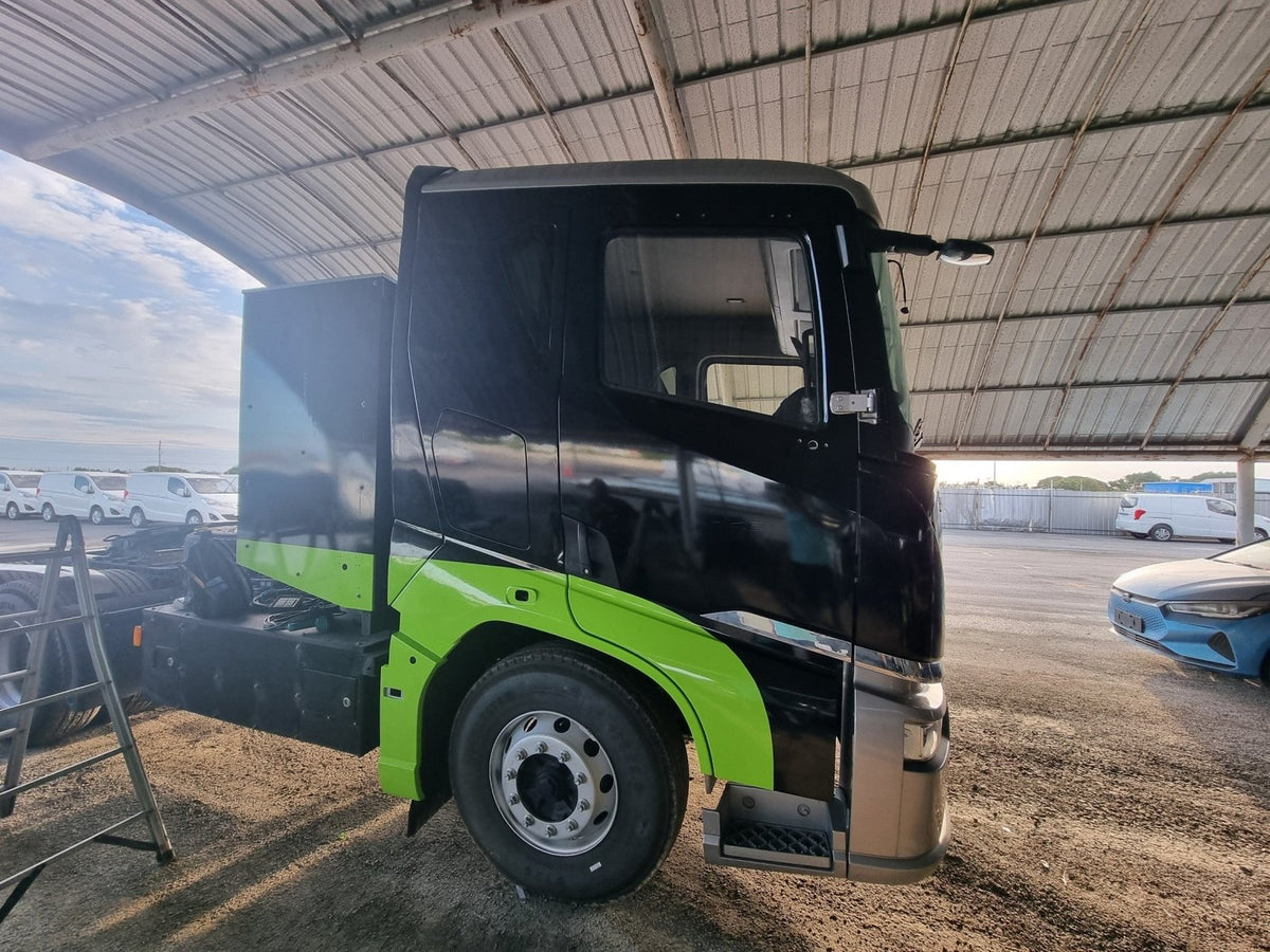 สติ๊กเกอร์รถหัวลาก พิมพ์คมชัด วัสดุทนทาน เหมาะสำหรับงานโฆษณา โปรโมชัน และตกแต่งรถบรรทุก