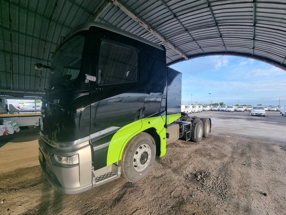 สติ๊กเกอร์รถหัวลาก พิมพ์คมชัด วัสดุทนทาน เหมาะสำหรับงานโฆษณา โปรโมชัน และตกแต่งรถบรรทุก